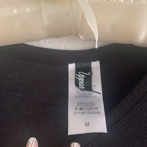 🖤 Tee - Picture 3 of 5